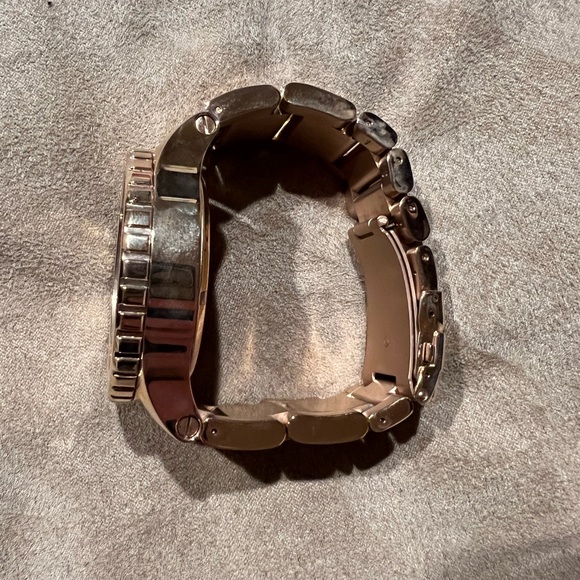 Rose Gold Nixon 51-30 - Picture 6 of 7